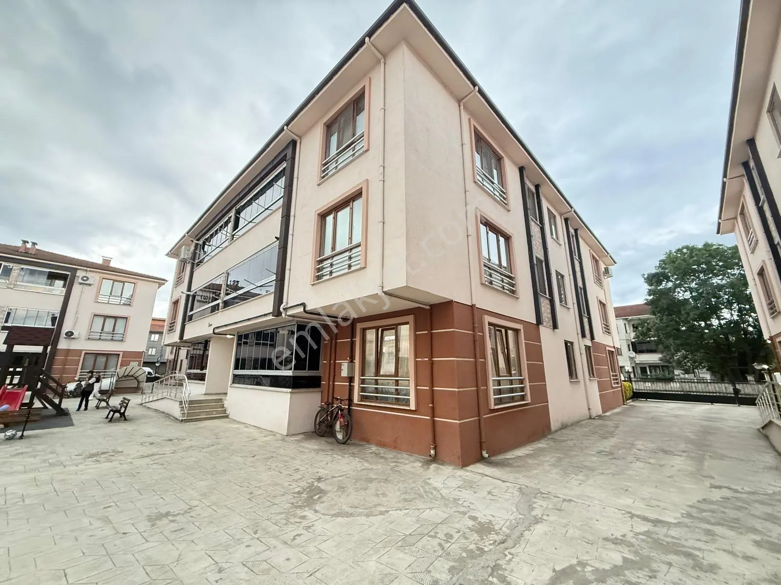 Darıcı Mah.'de Site İçi Mutfak Ayrı Geniş 2+1 Daire - Görsel 2