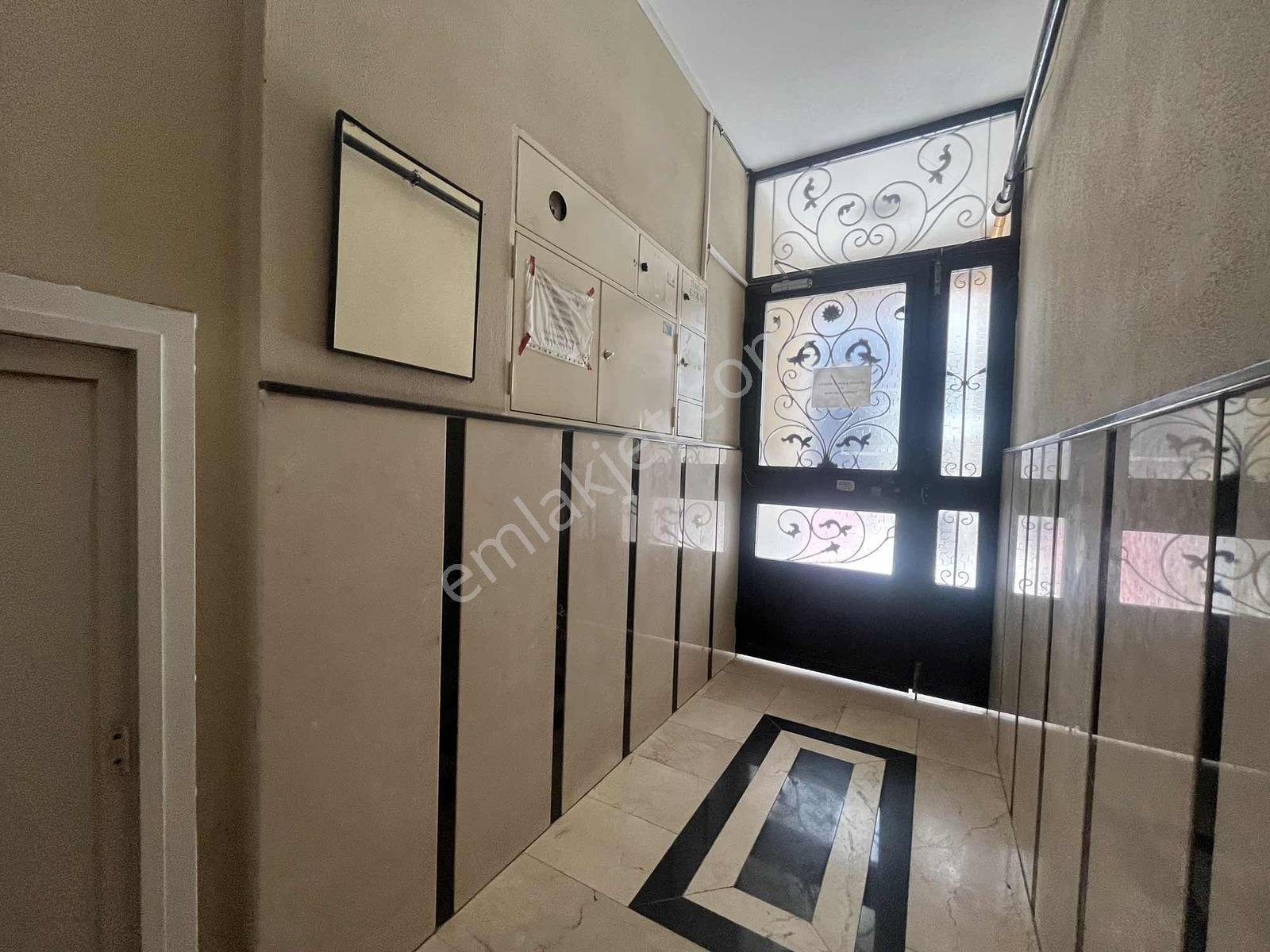 Bahçelievler Mah 2+1 Ara Kat Eşyalı - Görsel 12