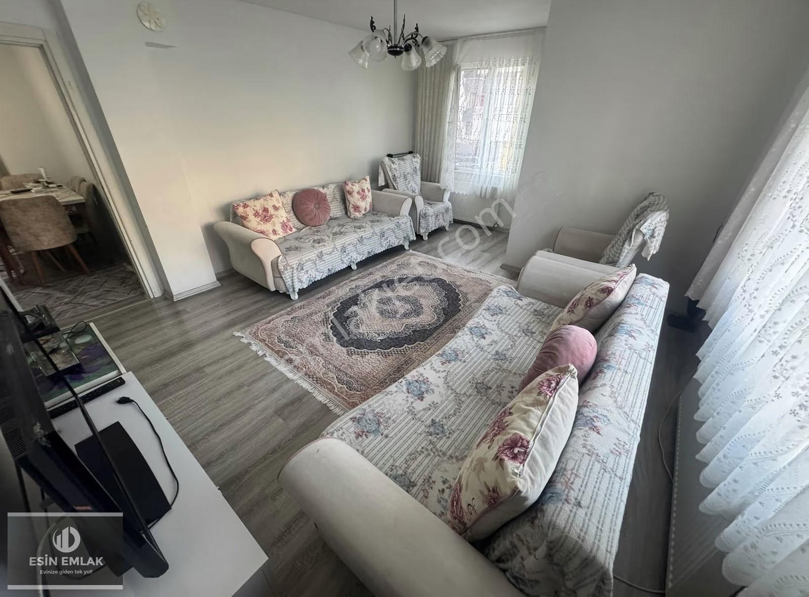 Ahmetyesevi Mah Ferah Arakat Balkonlu Temiz 2+1 Satılık Daire