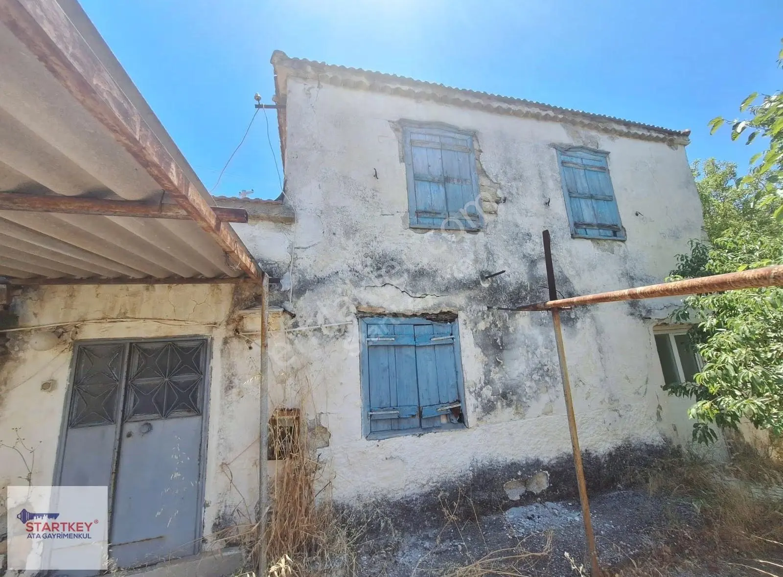 Karaburun Bozköy'de Satılık Bahçeli Kargir Ev & Dam - Görsel 3