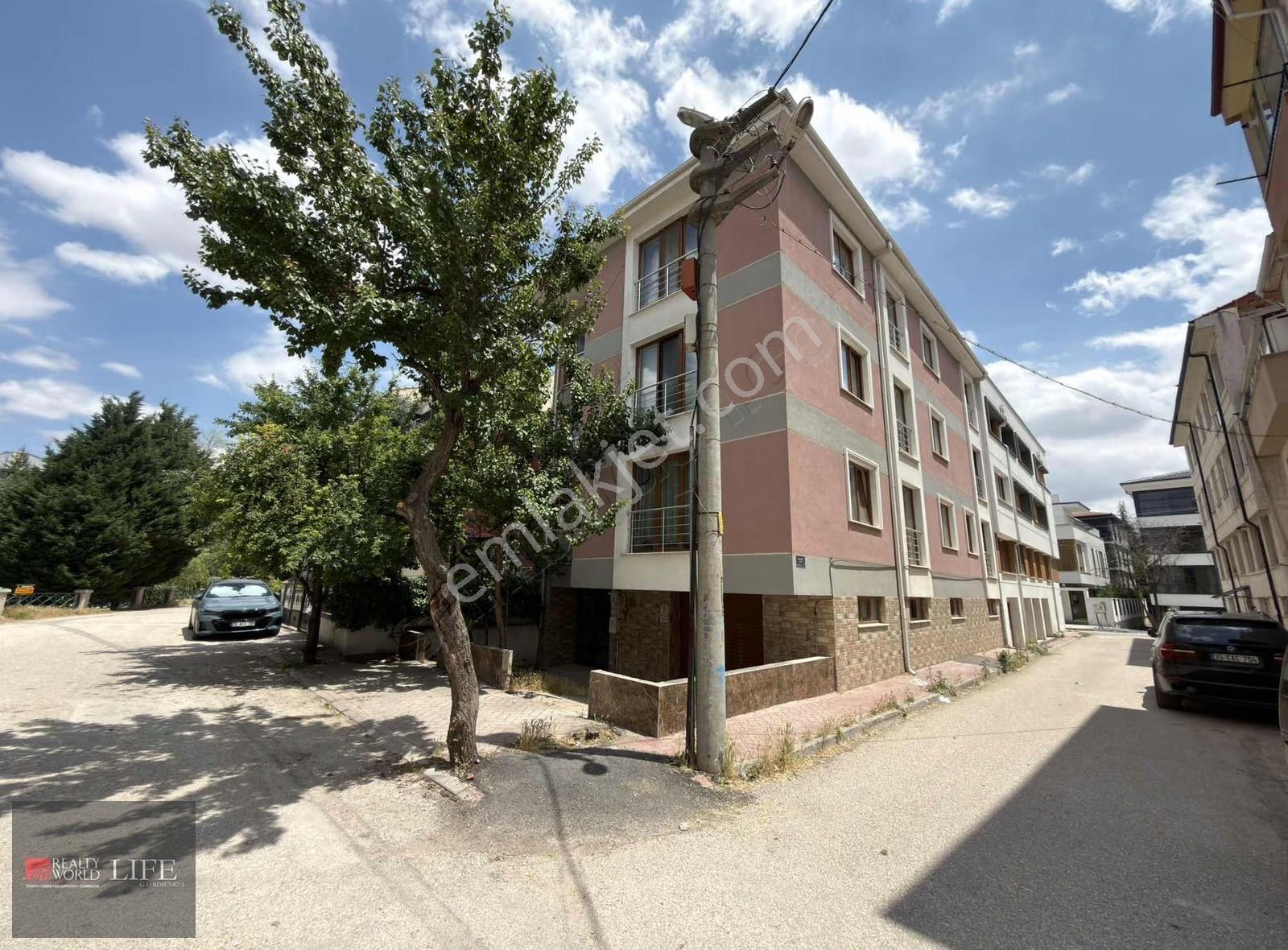 Sümer Mah.porsuk Çayı Kenarı Bakımlı 1+1 Kiralık Daire