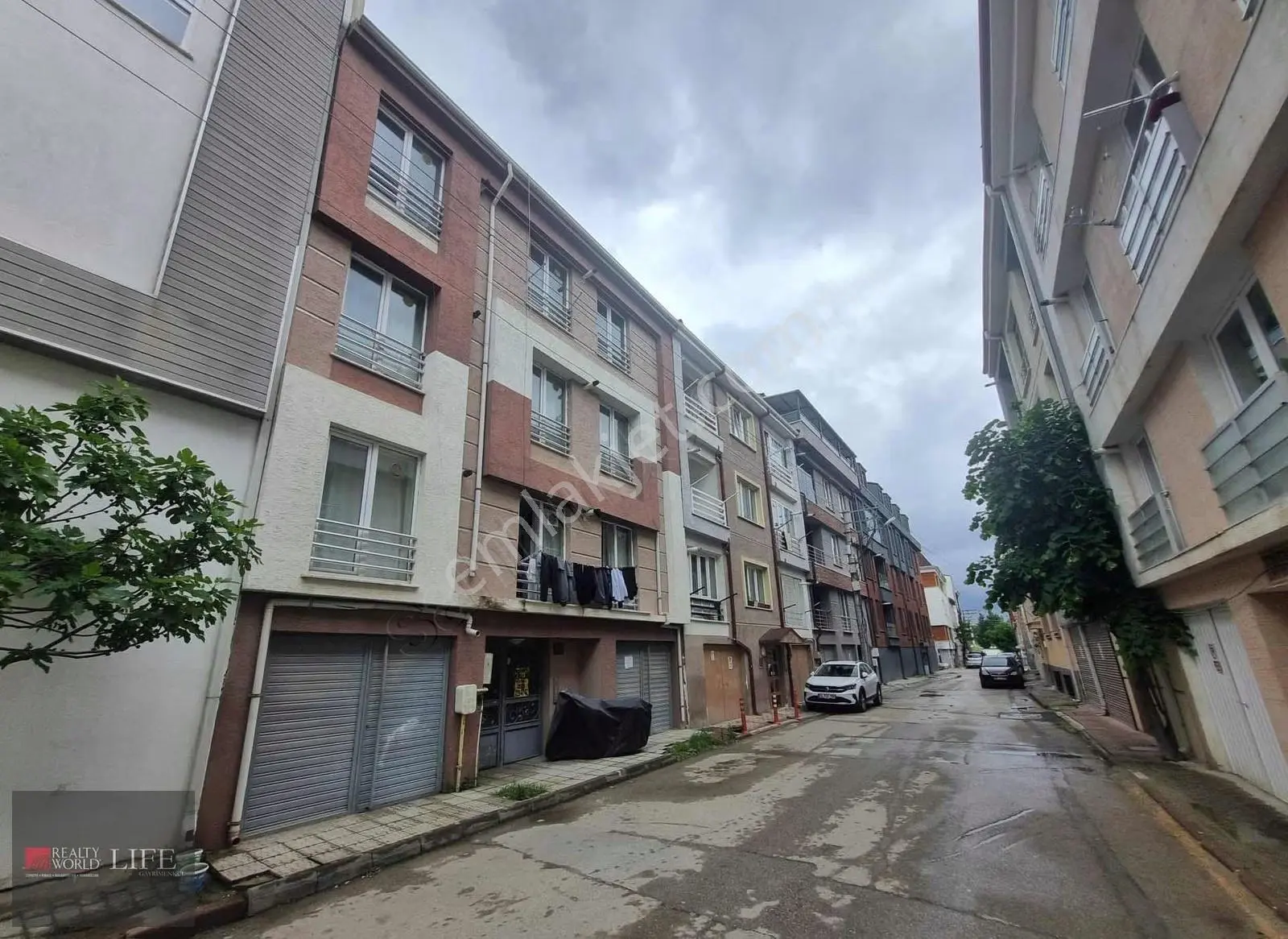 Rw Lıfe // Ertuğrulgazi Mahallesinde Satılık 1+1 Daire