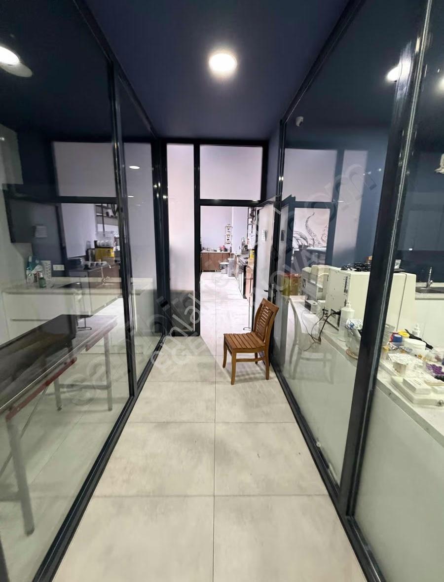 Prestijli Projede 367 M² Kullanım Alanına Sahip Kiralık Dükkân - Görsel 2