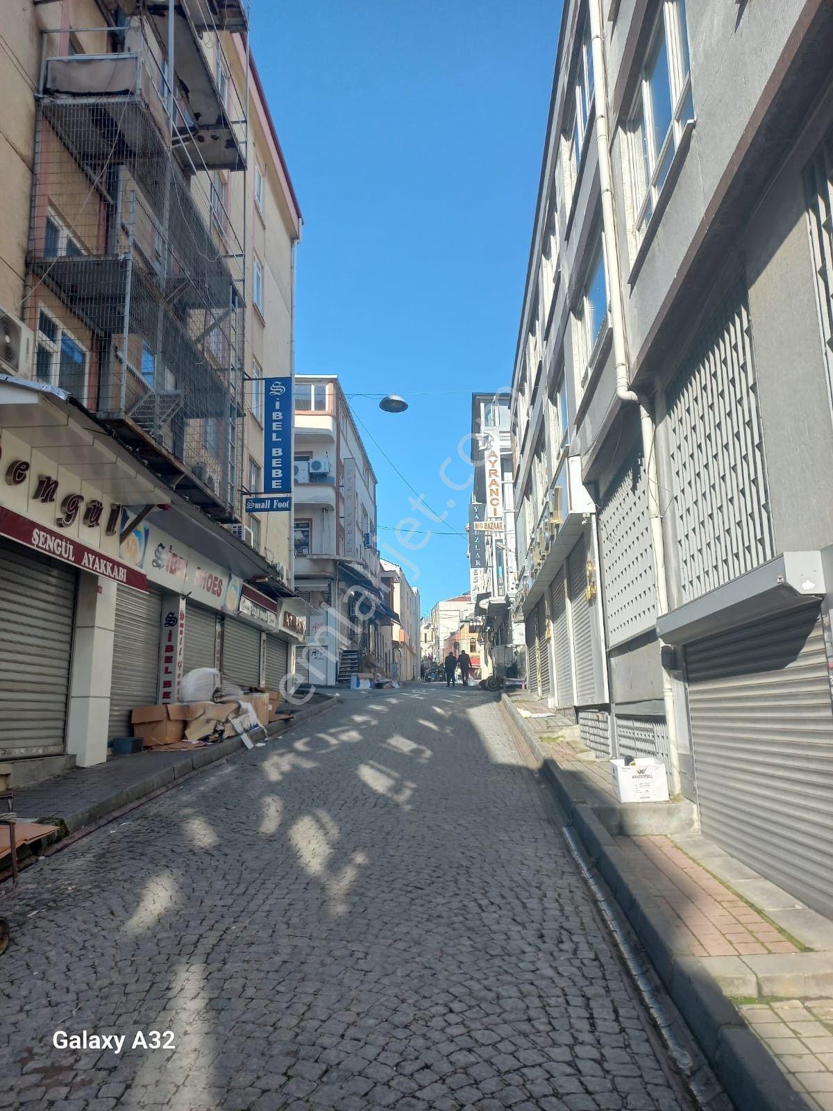 Tarihi Yarım Ada'da Kupon Dükkan Beyazıt Merkezde Fırsat..