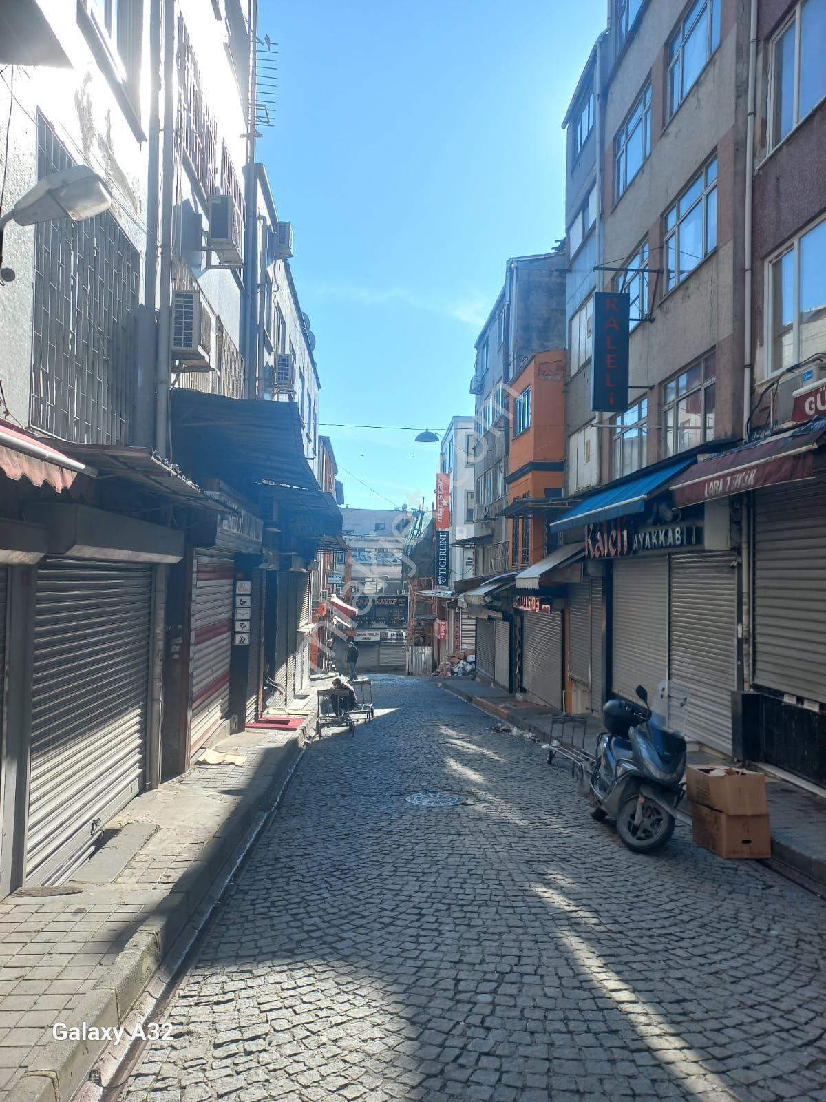 Tarihi Yarım Ada'da Kupon Dükkan Beyazıt Merkezde Fırsat.. - Görsel 2