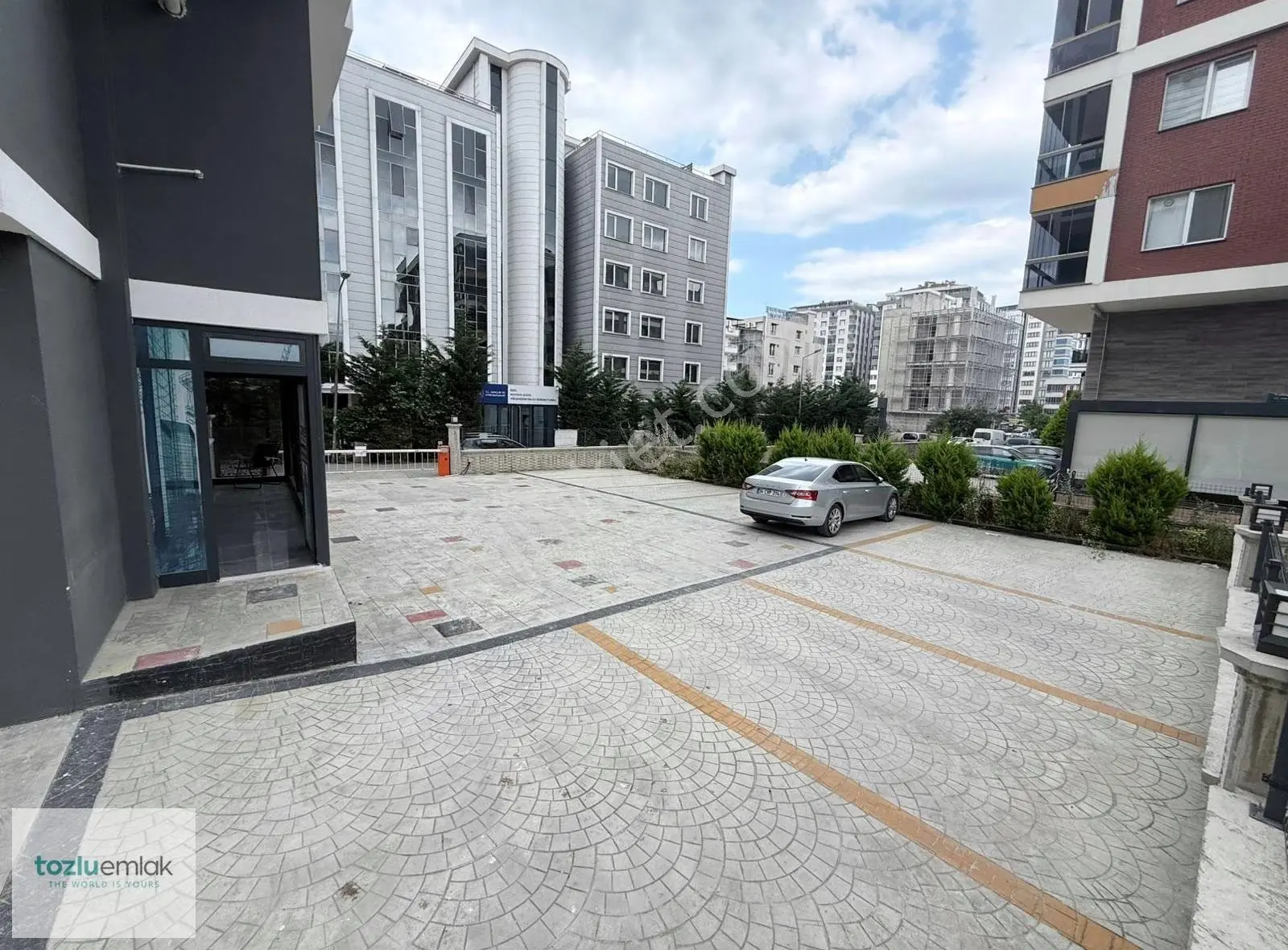 Körfez Tramvaya Cephe 2+1 Satılık Tozlu Emlak Güvencesiyle