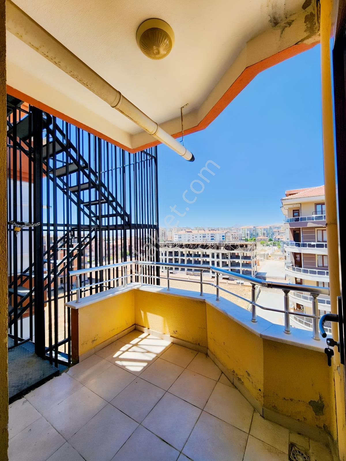 Yüksel Şahin'den Sancak'da Novada Civarı Güvenlikli 3+1 Daire - Görsel 42