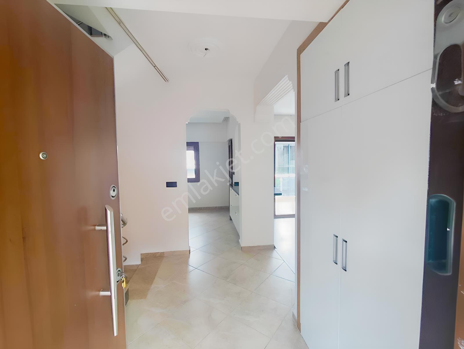 Güzelbahçede 5+1 Kiralık Villa - Görsel 17