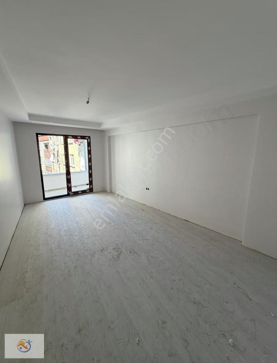 Yeşiltepede Bulvar Caddesine Yakın Satılık Kullanışlı 2+1 Daire