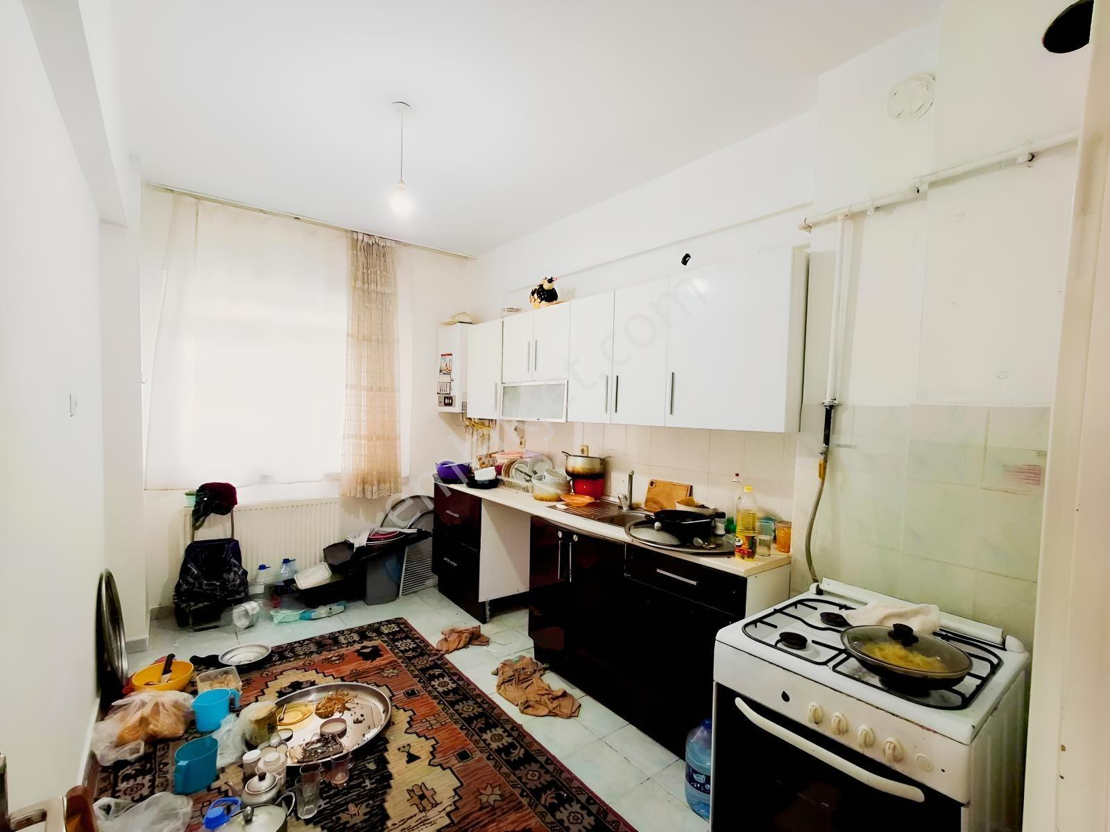 Mimar Sinan Tramvay Durağı Salı Pazarı Yanı Satılık 3+1 Daire