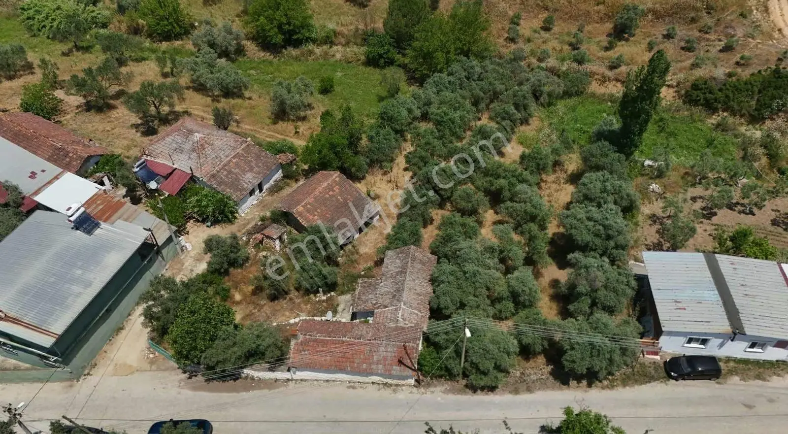 Pek Emlaktan Ayaklıkırı Nda 1225 M2 Satılık Müstakil Ev - Görsel 4
