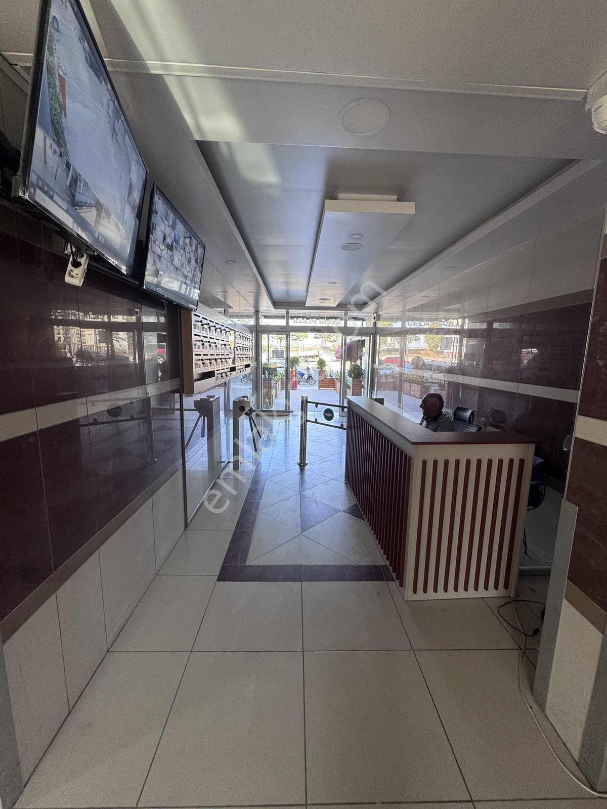 Pendik Marmara Üni. Hastanesi Karşısı Metro Girişinde Güvenlikli - Görsel 20