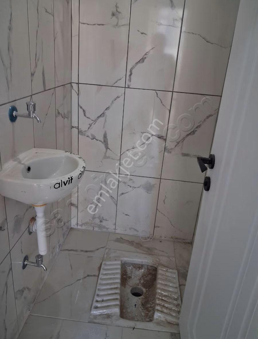 Tuşba Emlaktan Satılık İskanlı Ara Kat Ön Cepe Sıfır 2+1 Daire - Görsel 2