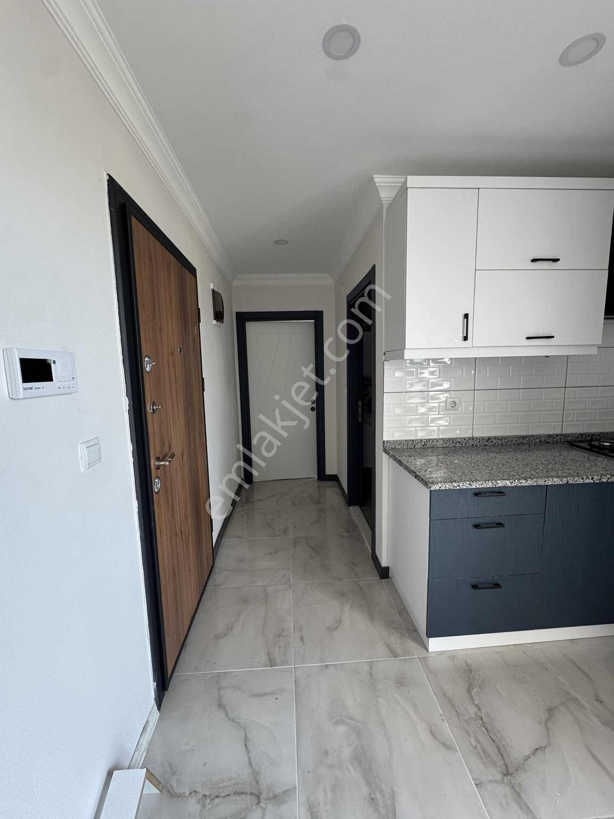 Tramvaya Cephe Katta Asansörlü Sıfır Kiralık 1+1 Daire - Görsel 2