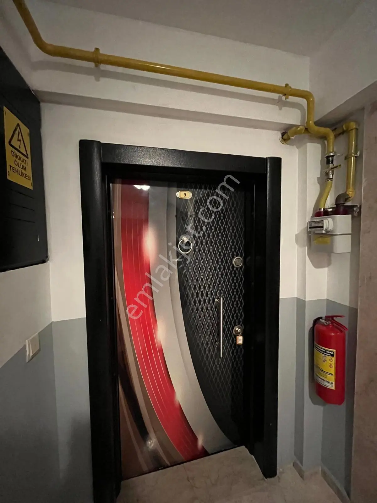 Cide Demiraş Emlaktan Çarşı Merkezinde Kiralık 3+1 Daire - Görsel 3