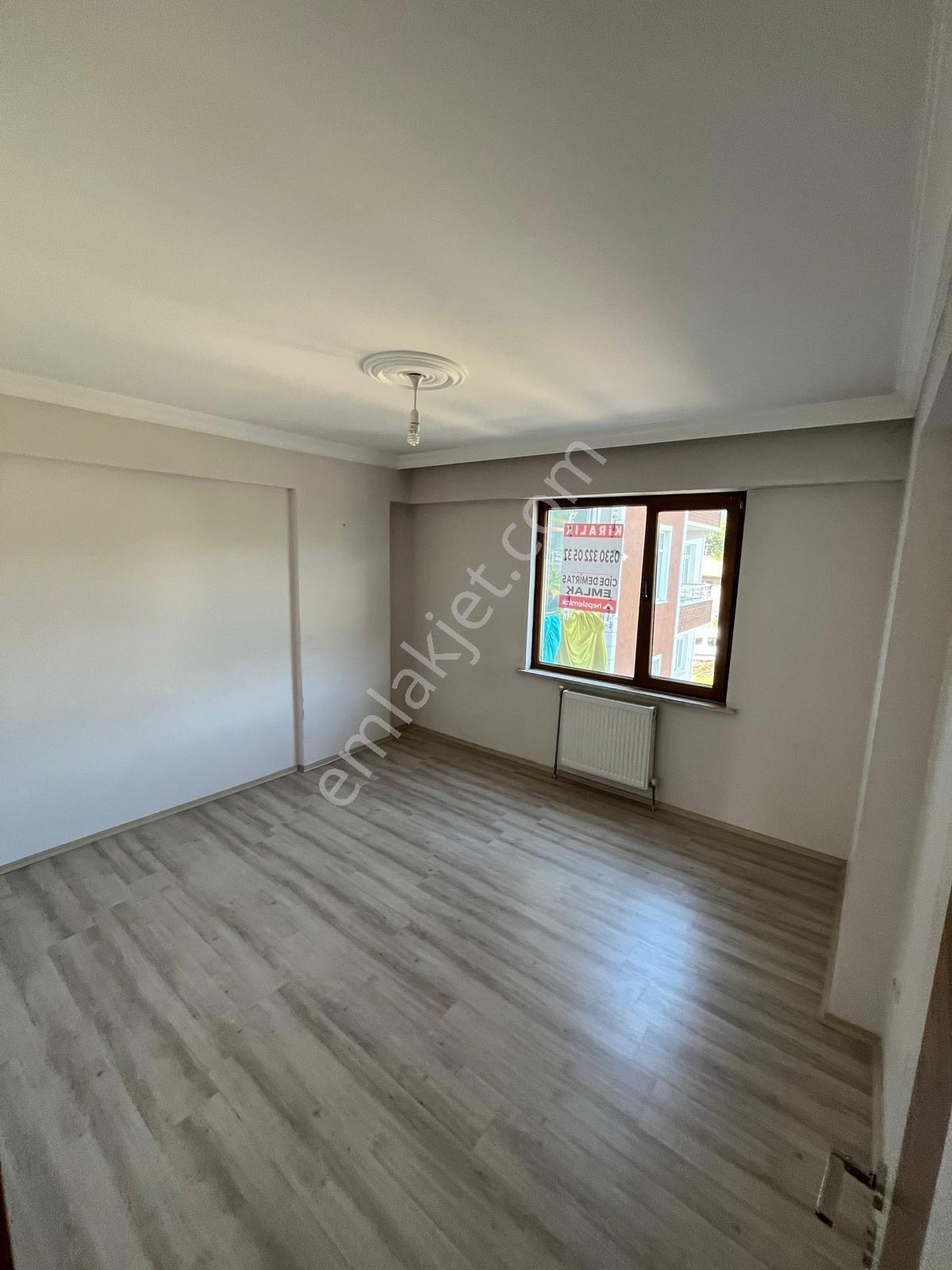 Cide Demiraş Emlaktan Çarşı Merkezinde Kiralık 3+1 Daire - Görsel 15