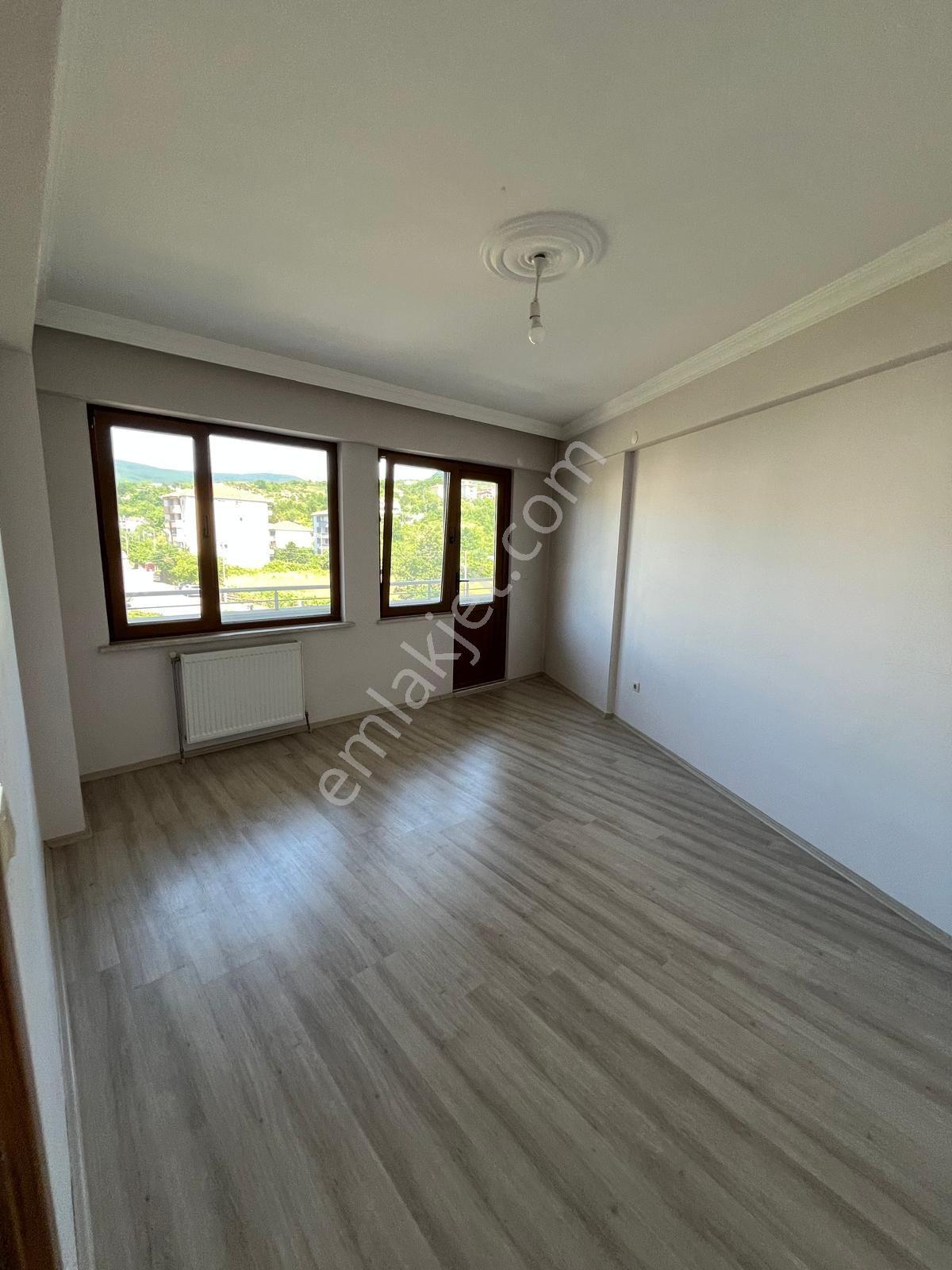 Cide Demiraş Emlaktan Çarşı Merkezinde Kiralık 3+1 Daire - Görsel 23