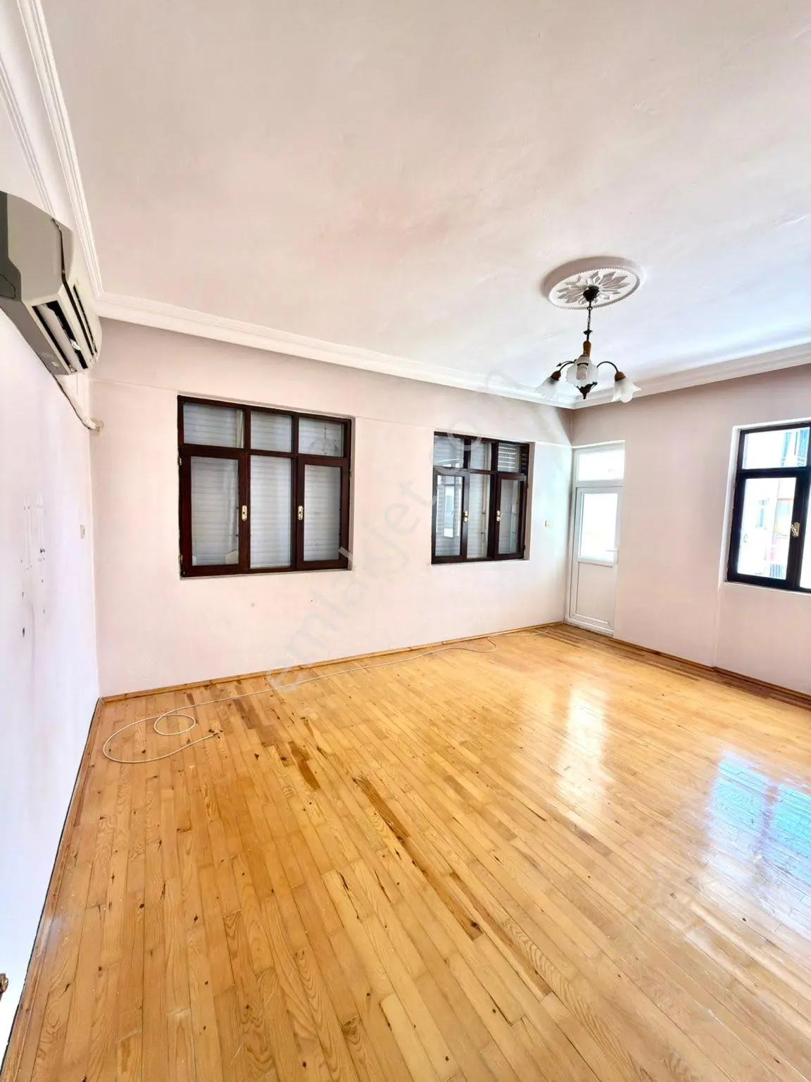 Temel Eğitim Mahallesi'nde Okullar Bölgesinde Ebeveyn Banyolu Geniş Ve Ferah 3+1 Kiralık Daire - Görsel 2