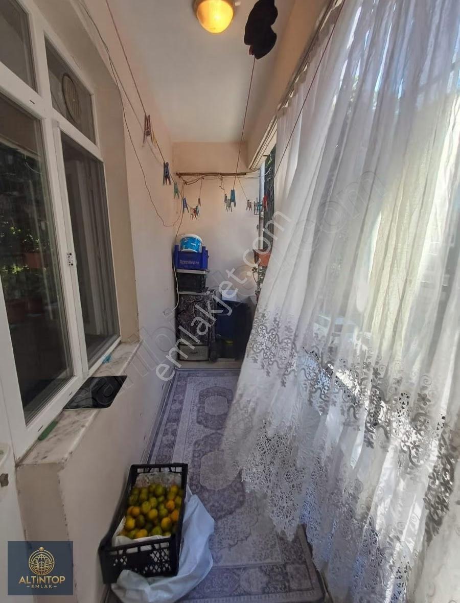 S.çeşme'de Tek Daire Üzerı 5 Katlı Binada Satılık 2. Kat