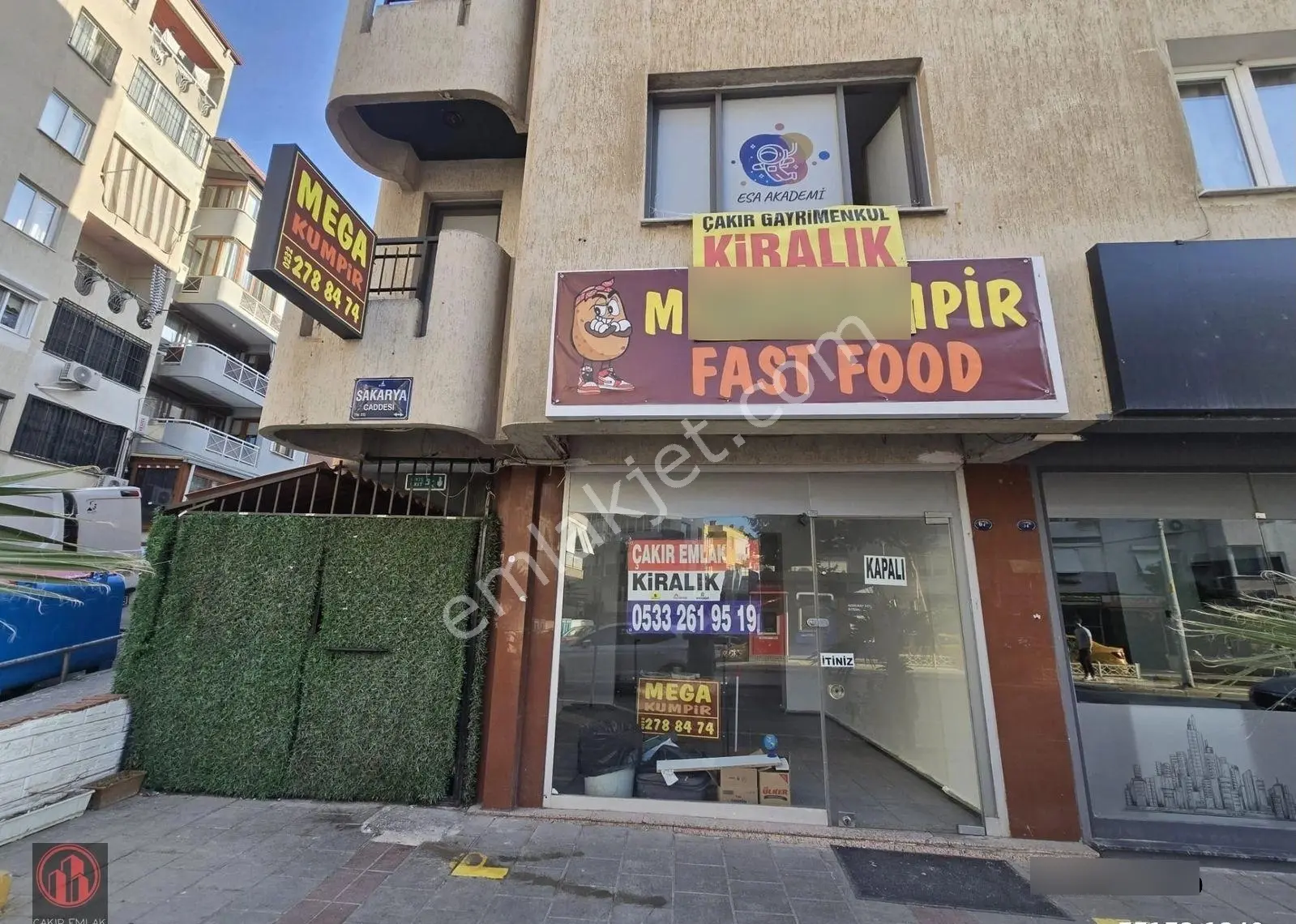 Balçovada Sakarya Caddesi Üzeri İşlek Konumda Kiralık Dükkan