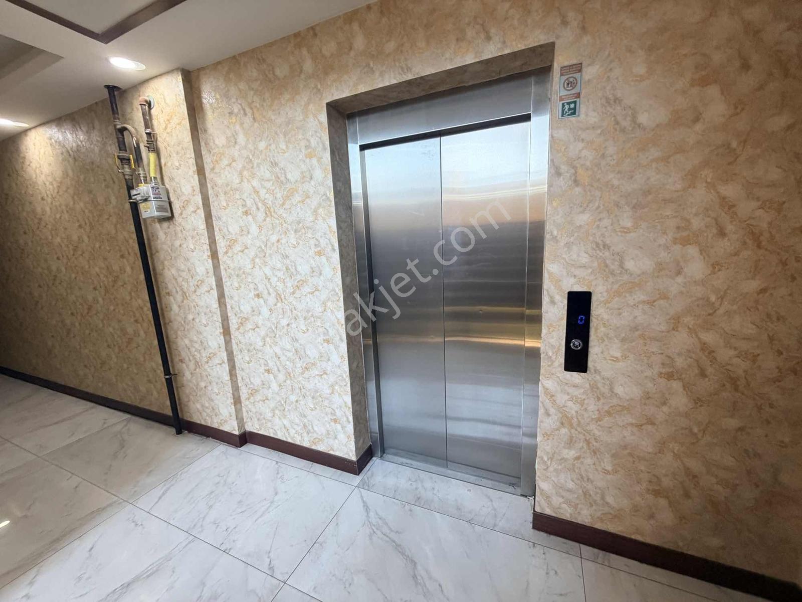 Tarcanlardan Kartepe F.s.m. Karcityde Havuzlu Eşyalı Kiralık 2+1 - Görsel 2