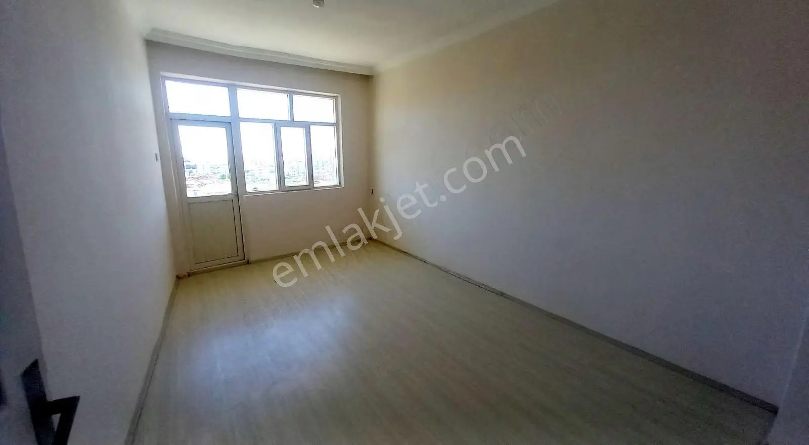 Aydınevler De Cadde Üstü Kiralık Daire