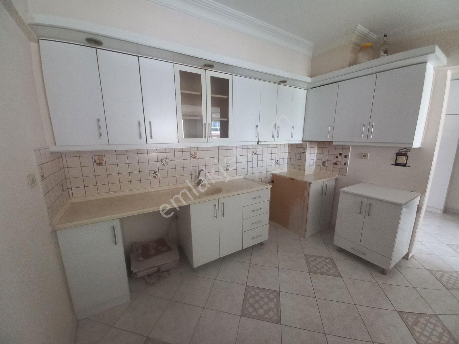 Lise Caddesin Kiralık Arakat Daire - Görsel 11