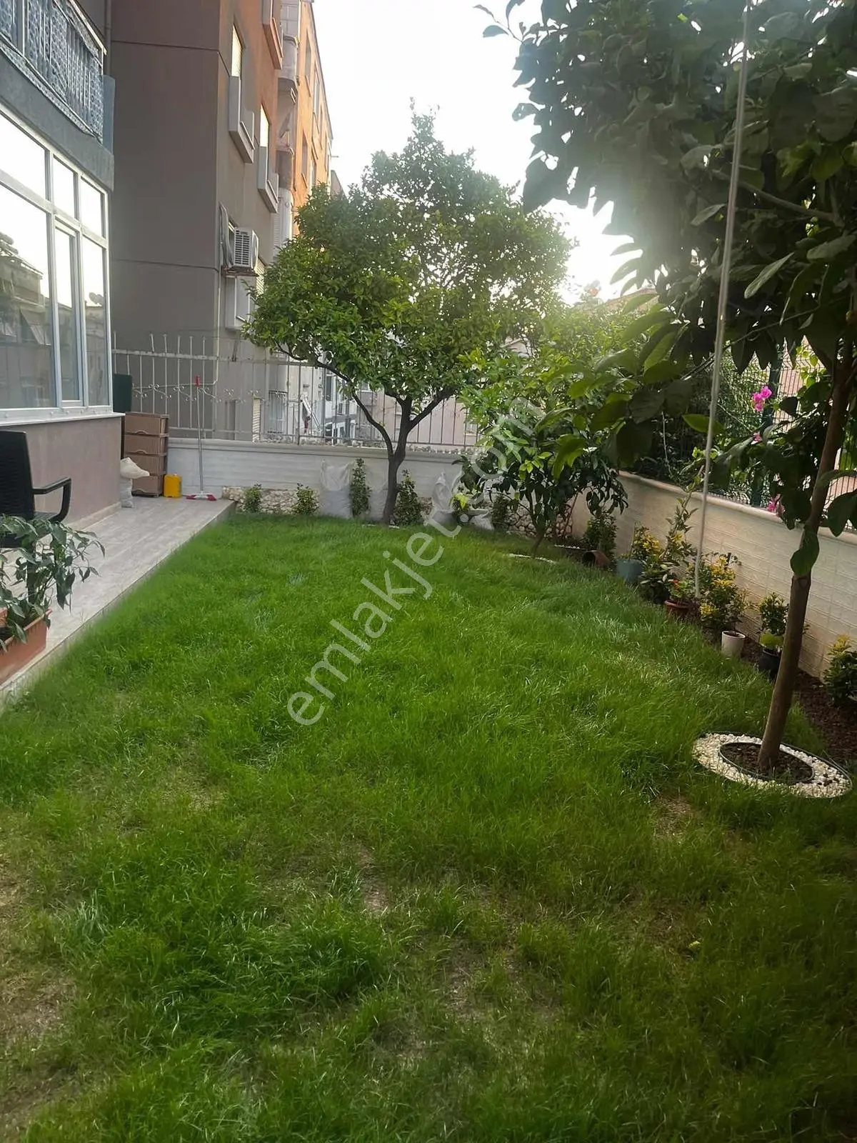 Türker Emlak 2+1 85 M2 Akevler Camii Karşısı Bahçeli Verandalı