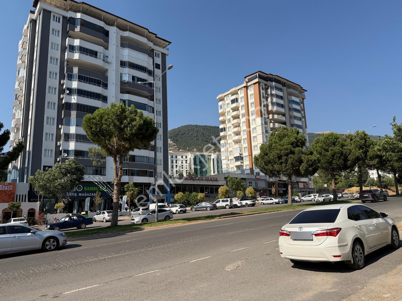 Ana Cadde Üzeri Satılık 310 Mkare Girişli Dükkan - Görsel 3