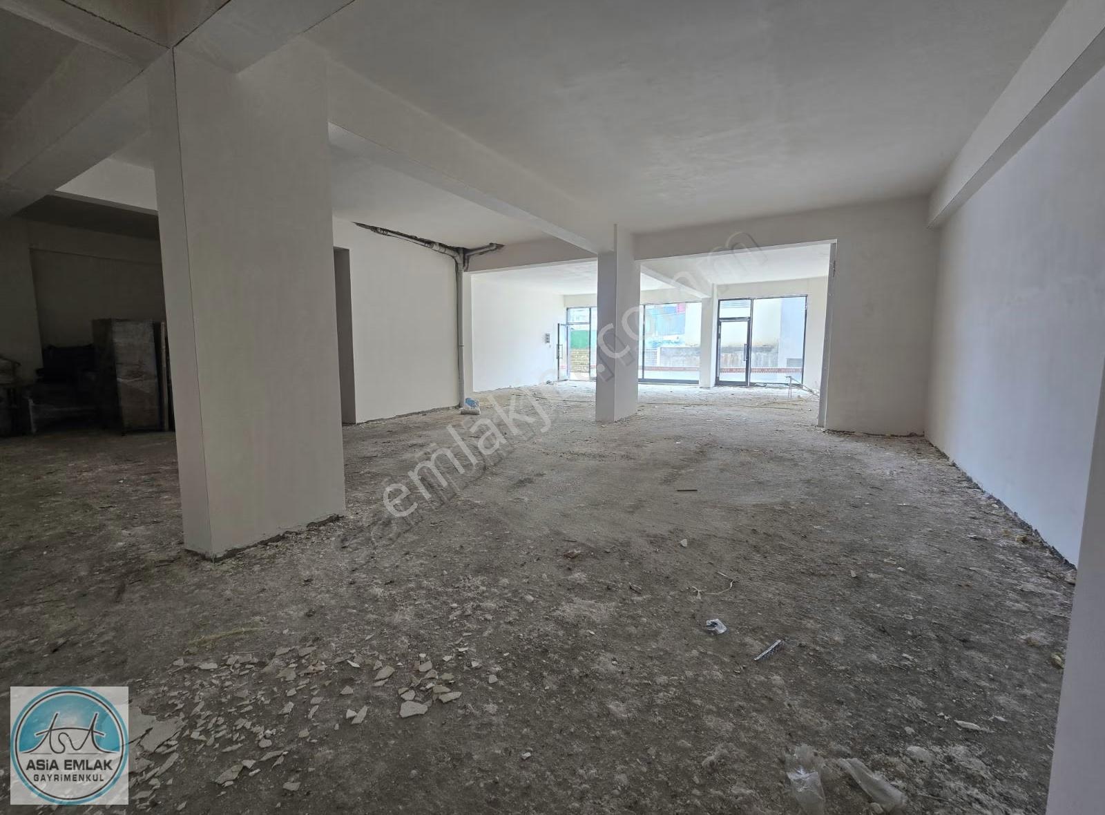 Asia'dan Prestijli Noktada Kiralık Dükkan - Görsel 2