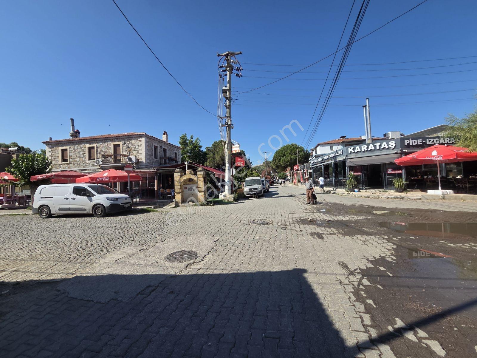 Yenifoça'nın İşlek Caddesinde Satılık Dükkan - Görsel 8