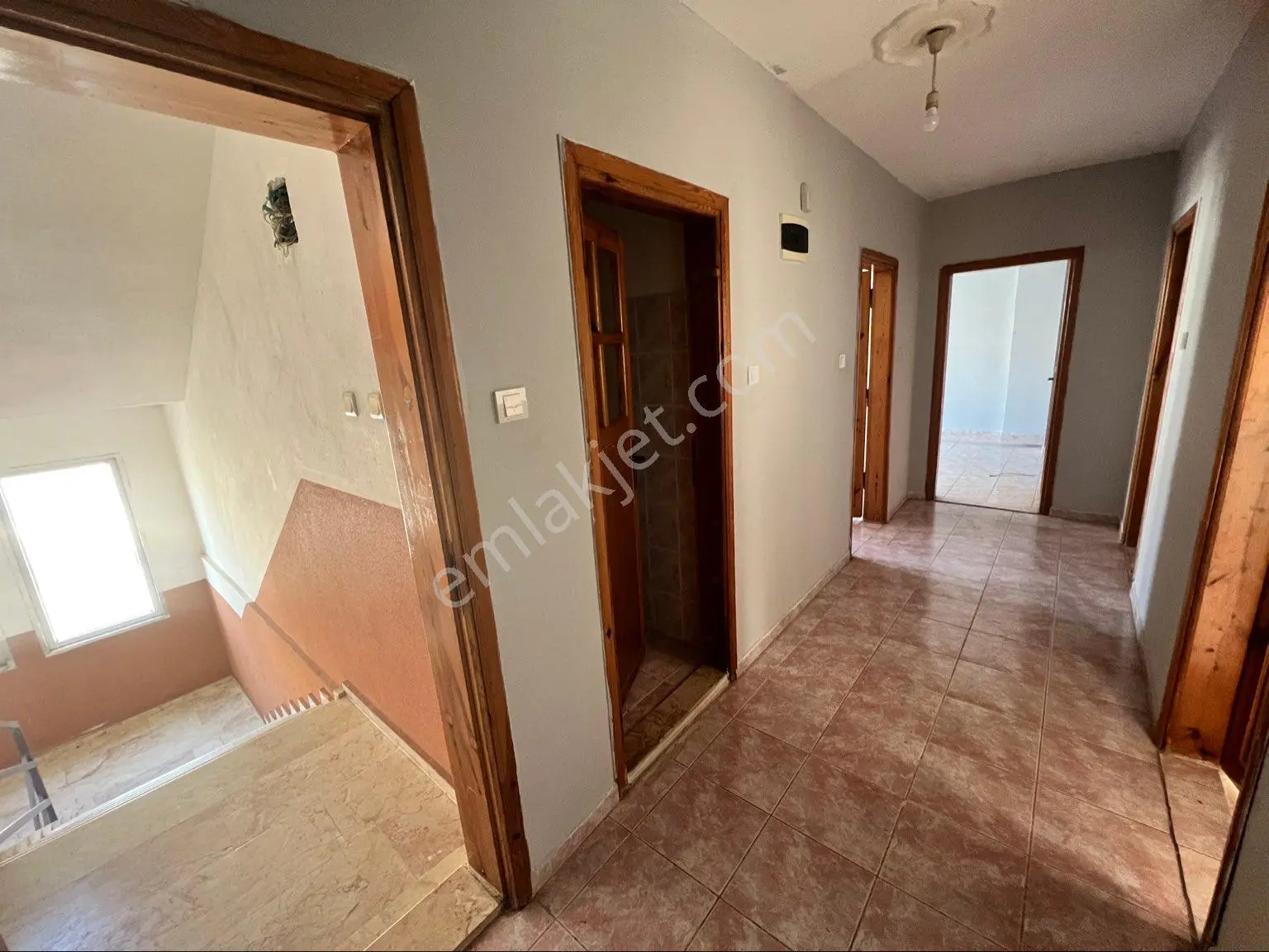 Gazi Mahallesi Geniş-ferah 2+1 Ayrı Mutfak Kiralık Daire - Görsel 3