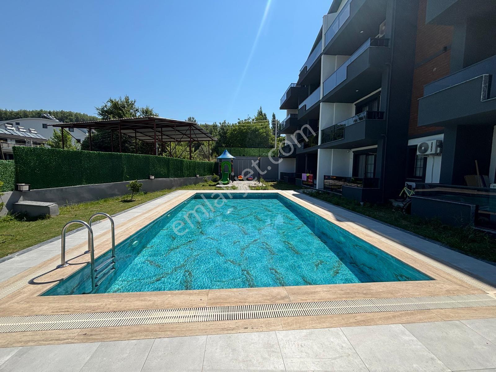 🏡 Seydikemer Gerişburnu Mahallesi’nde Havuzlu Site İçerisinde Satılık 3+1 Ters Dubleks!