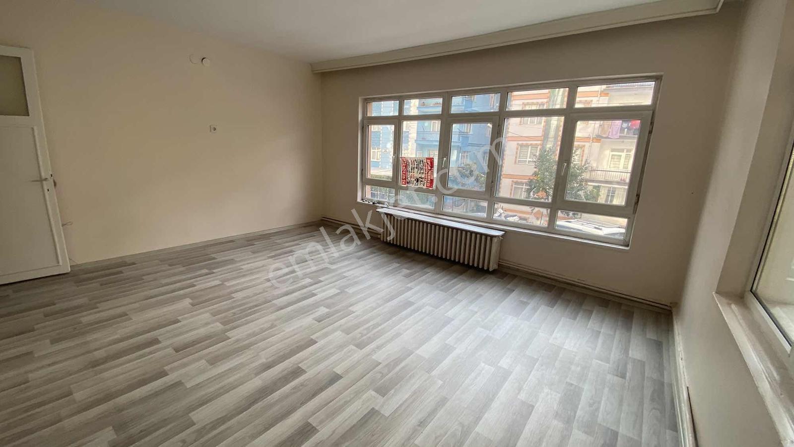 Metroya Yürüme Mesafesinde Yapılı 3+1 Kiralık - Görsel 2