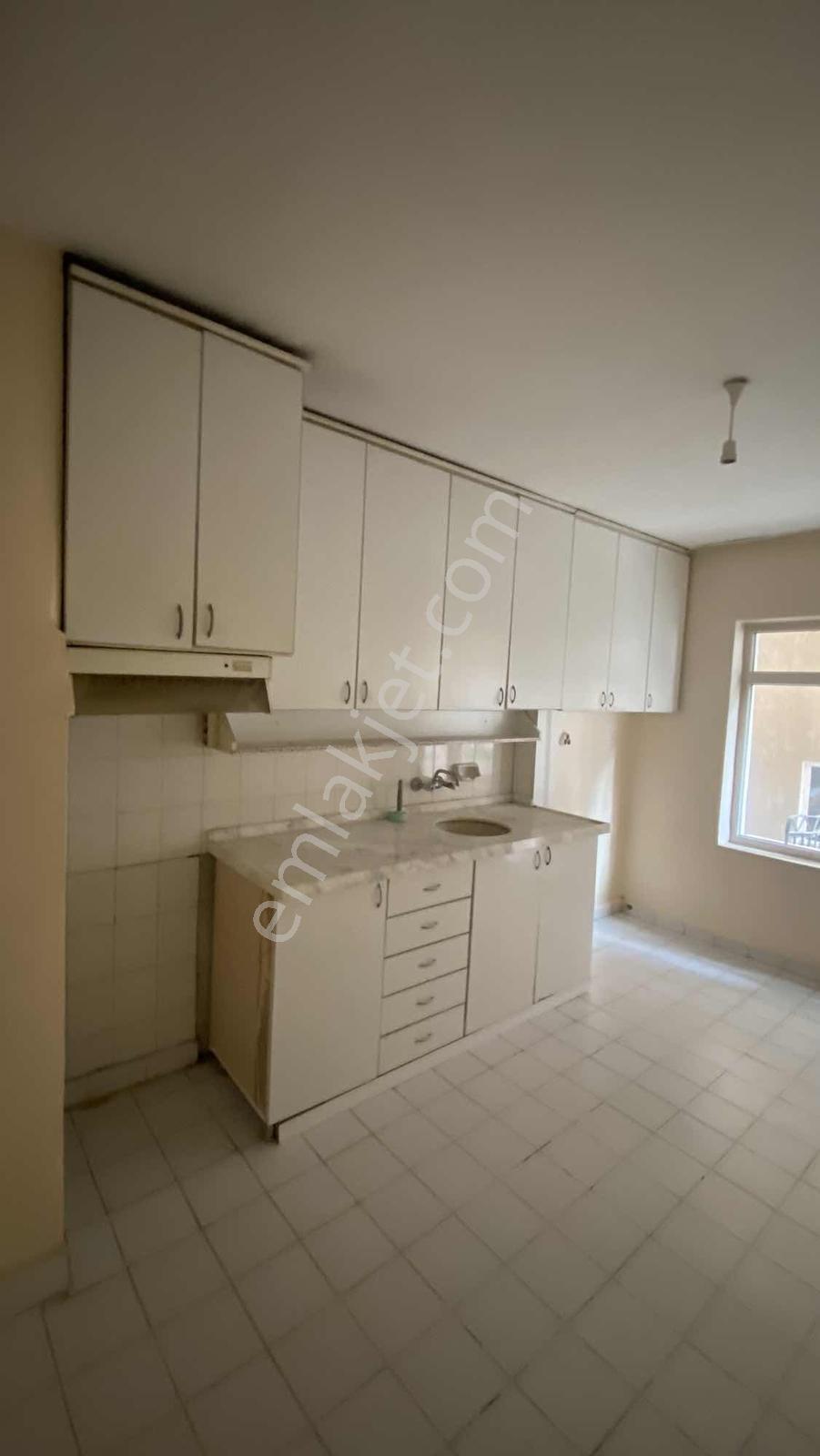 Metroya Yürüme Mesafesinde Yapılı 3+1 Kiralık - Görsel 10