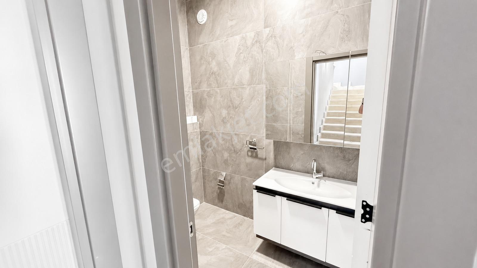 Emlakmülk'ten Cadde Üzeri Geniş Balkonlu 2 Katlı Kiralık Dükkan - Görsel 11
