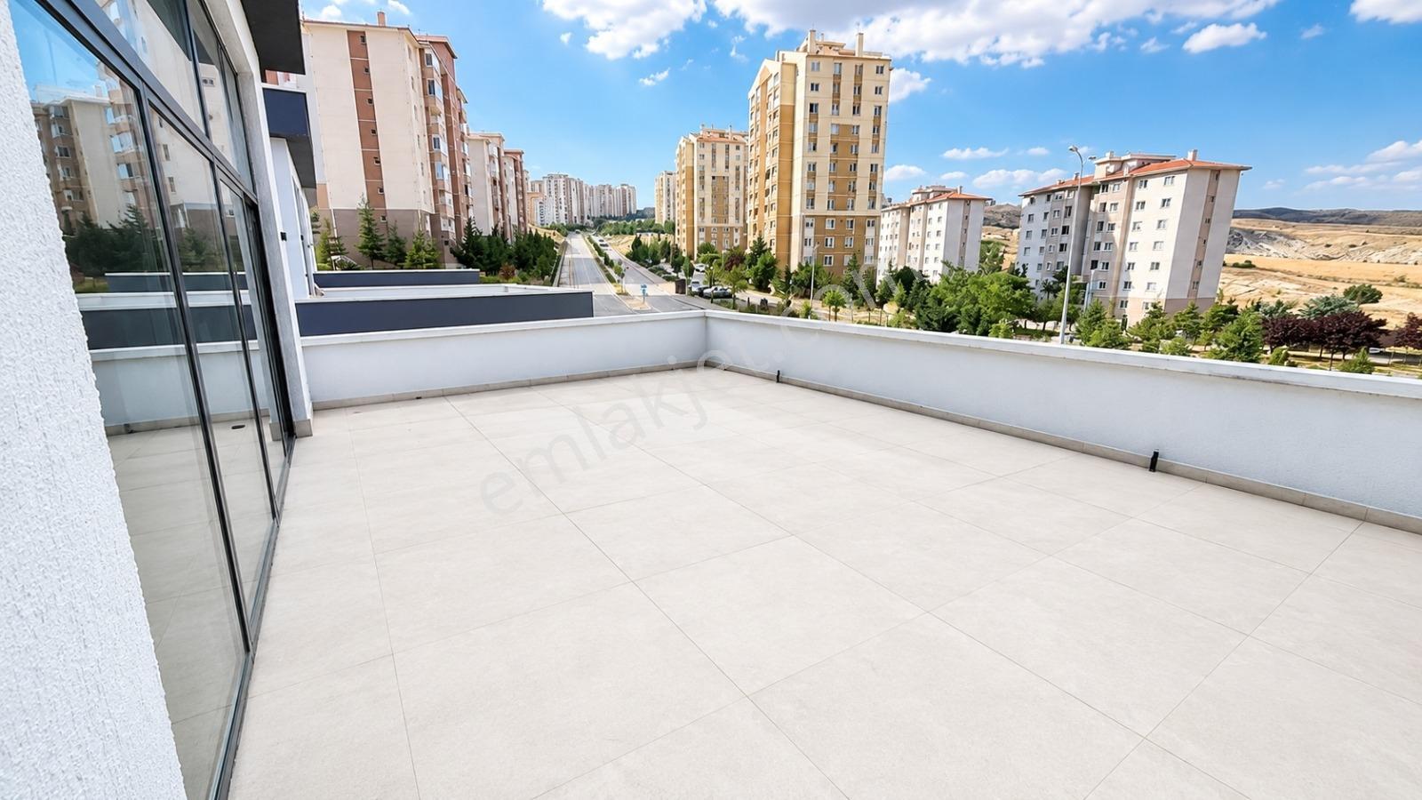 Emlakmülk'ten Cadde Üzeri Geniş Balkonlu 2 Katlı Kiralık Dükkan - Görsel 10