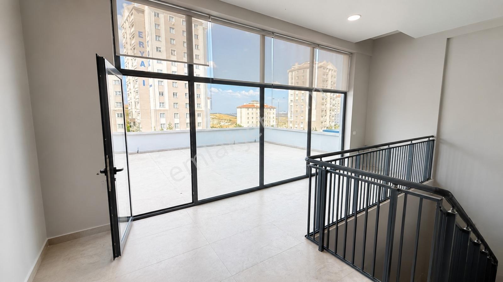 Emlakmülk'ten Cadde Üzeri Geniş Balkonlu 2 Katlı Kiralık Dükkan - Görsel 9