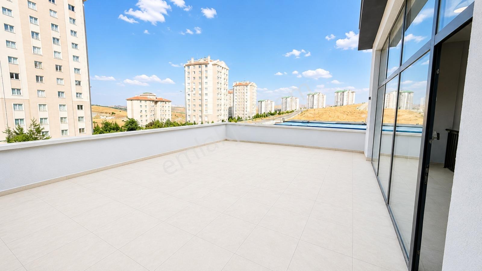 Emlakmülk'ten Cadde Üzeri Geniş Balkonlu 2 Katlı Kiralık Dükkan - Görsel 15