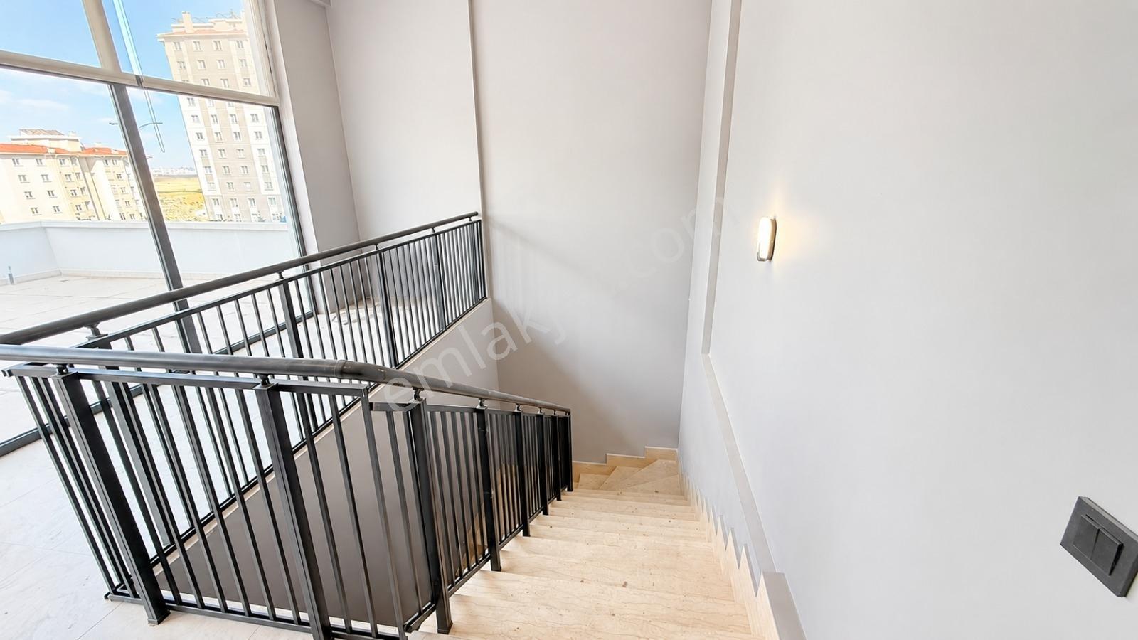 Emlakmülk'ten Cadde Üzeri Geniş Balkonlu 2 Katlı Kiralık Dükkan - Görsel 8