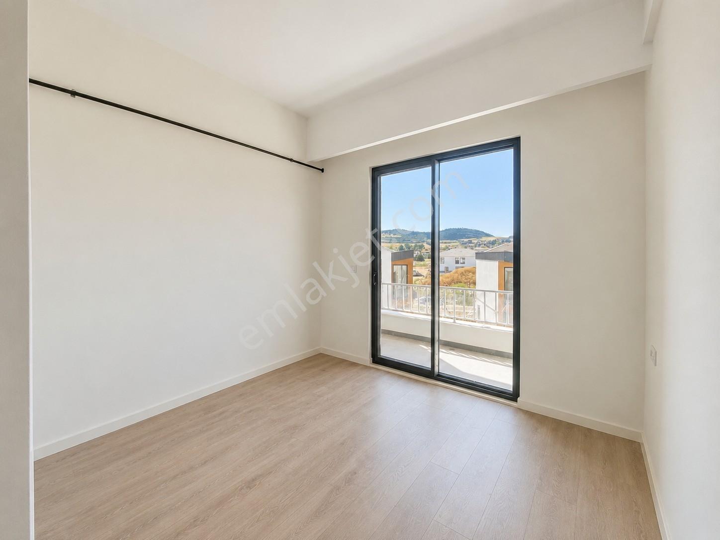 Kadıköyde Butik Havuzlu Site İçinde Kiralık 1+1 - Görsel 4