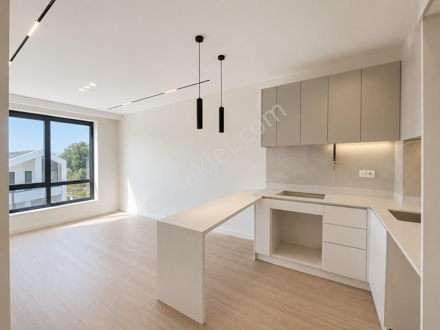Kadıköyde Butik Havuzlu Site İçinde Kiralık 1+1