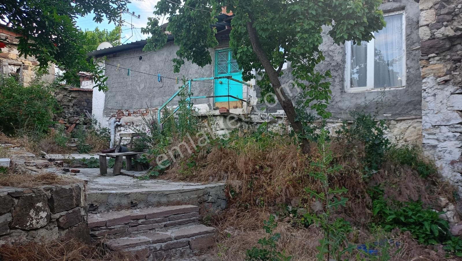 Bergama Koyuneli'nde Satılık Köy Evi