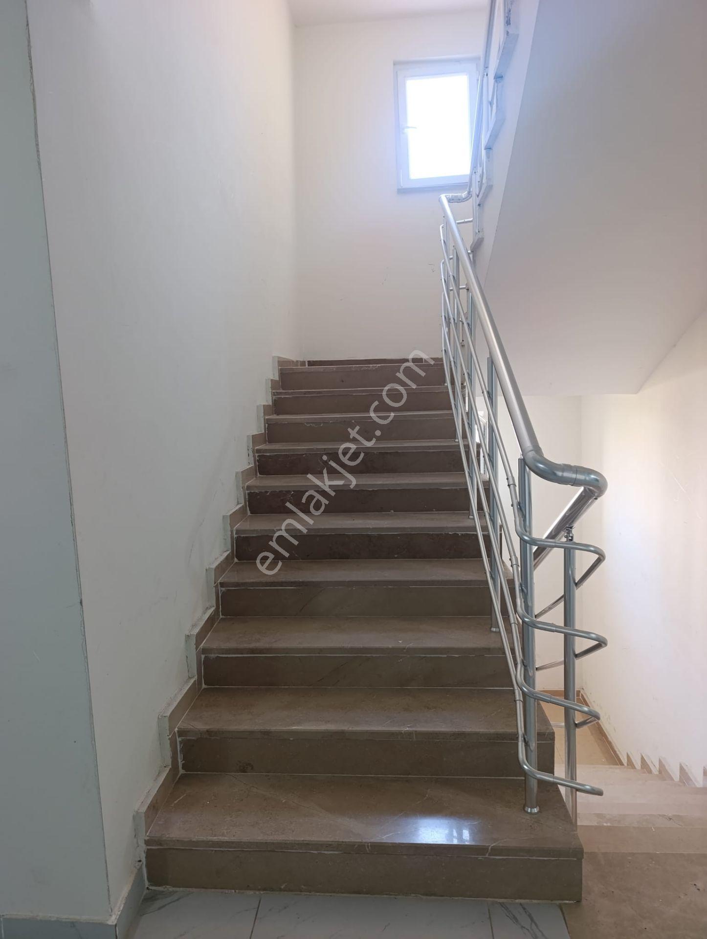 Şarkışla Hsk Rönesans Emlkatan Ab Royal Sitesinde Satılık 1+1 Daire - Görsel 7