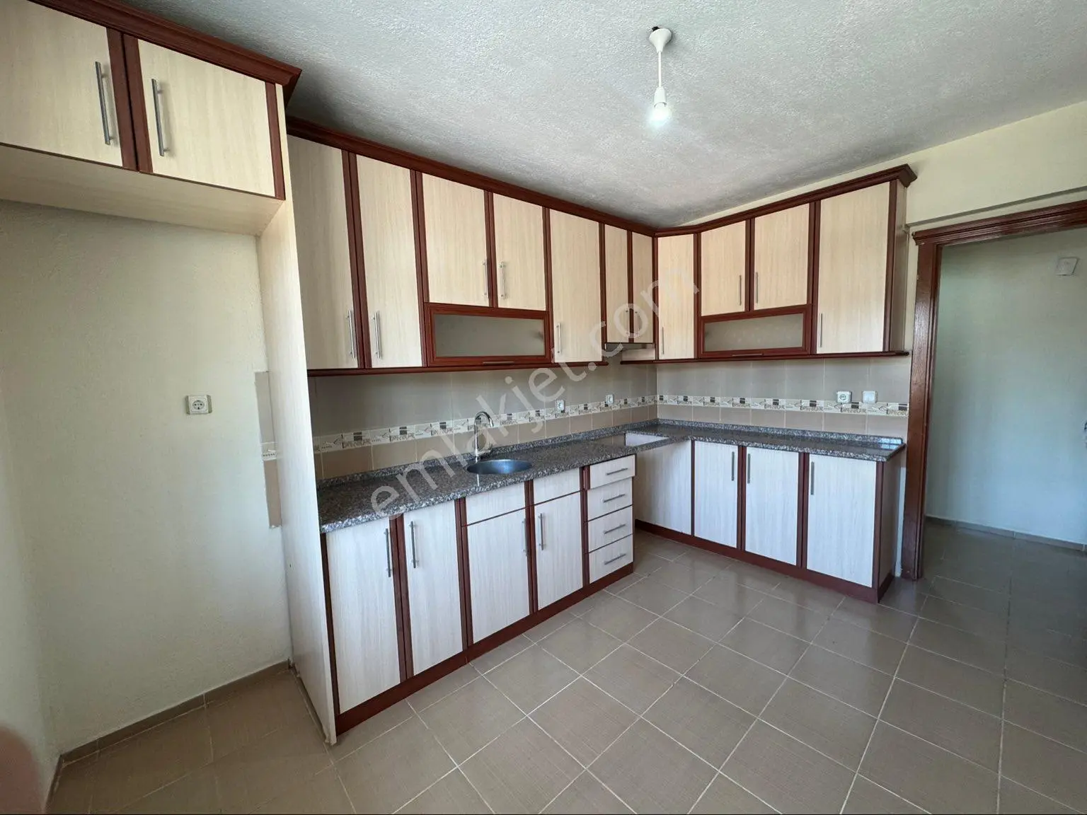 Buca Yenigün Mah. 3+1 140m2. Yüksek Giriş Büyük Kiralık Daire