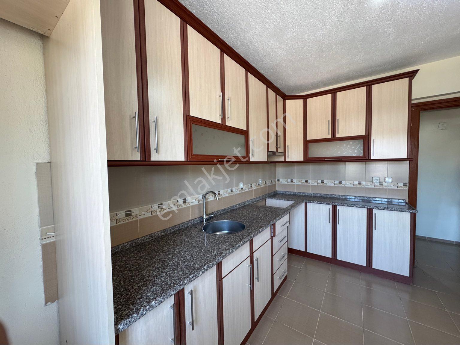 Buca Yenigün Mah. 3+1 140m2. Yüksek Giriş Büyük Kiralık Daire - Görsel 4