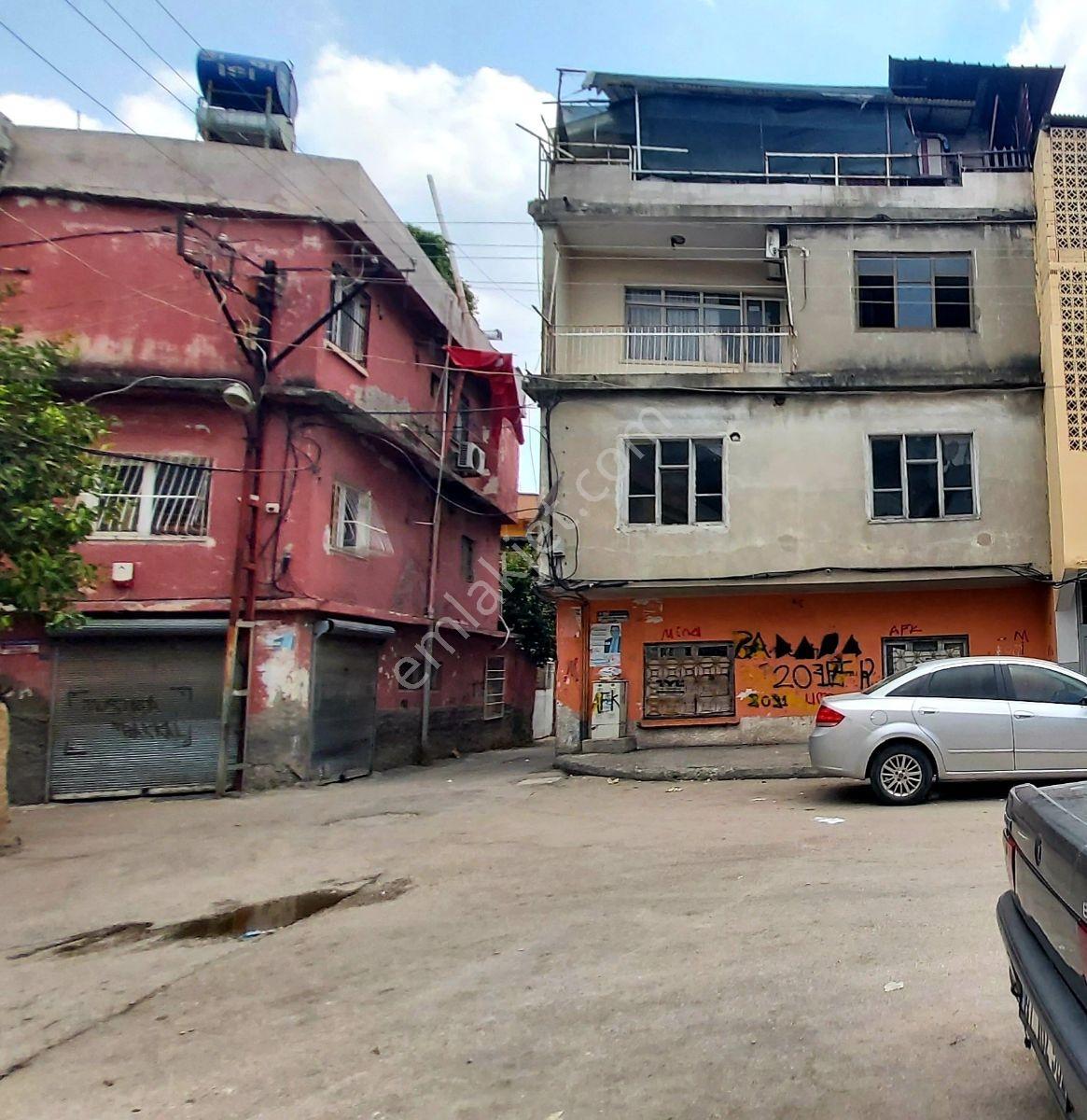 Sümerde Gülek Cami Yakını Satılık 3katlı Müstakil Ev-köşe Başı