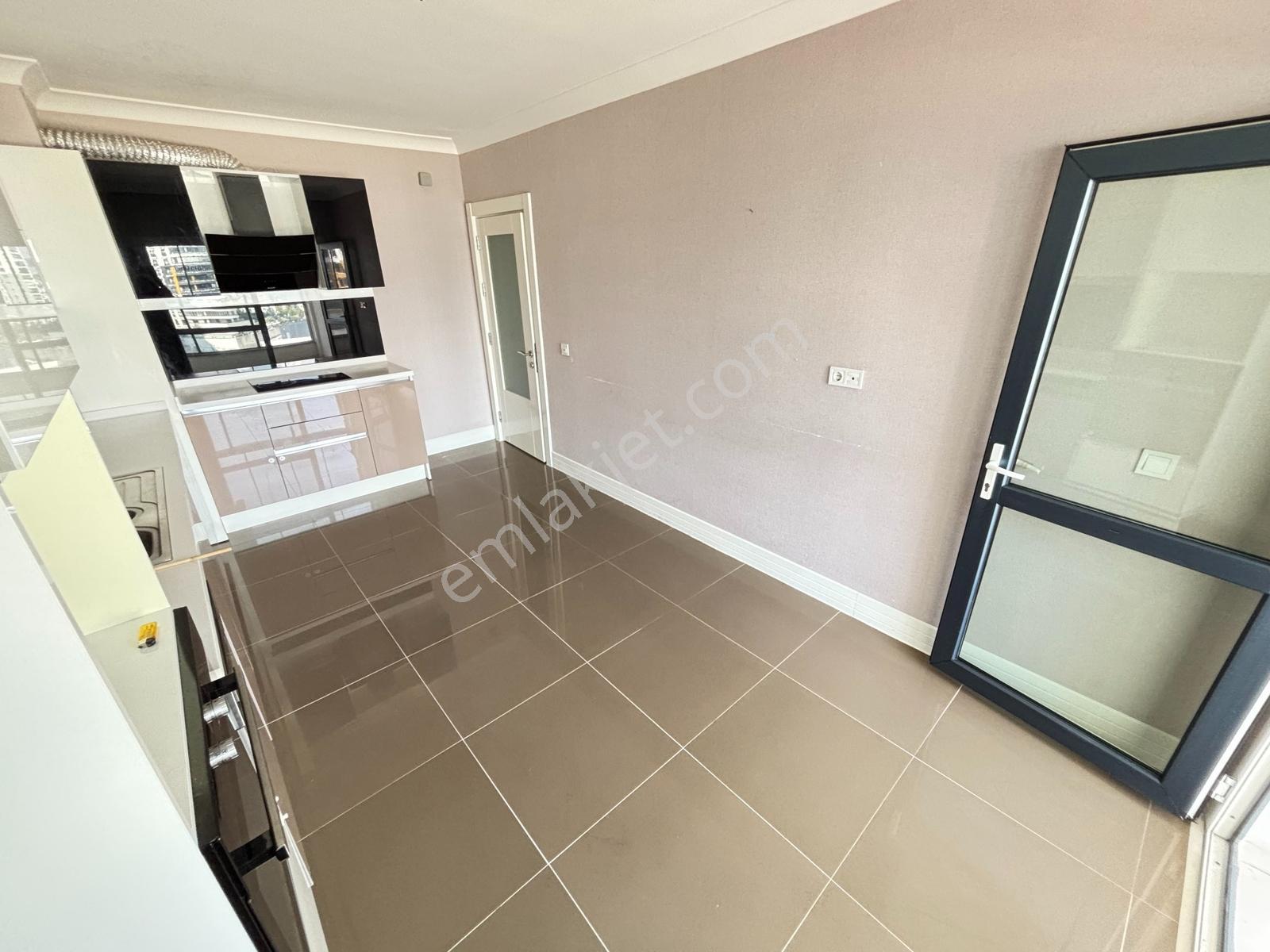 Güvenlikli Sosyal Site Vadikentin En İyi Cephesinde 3+1 Kiralık - Görsel 31