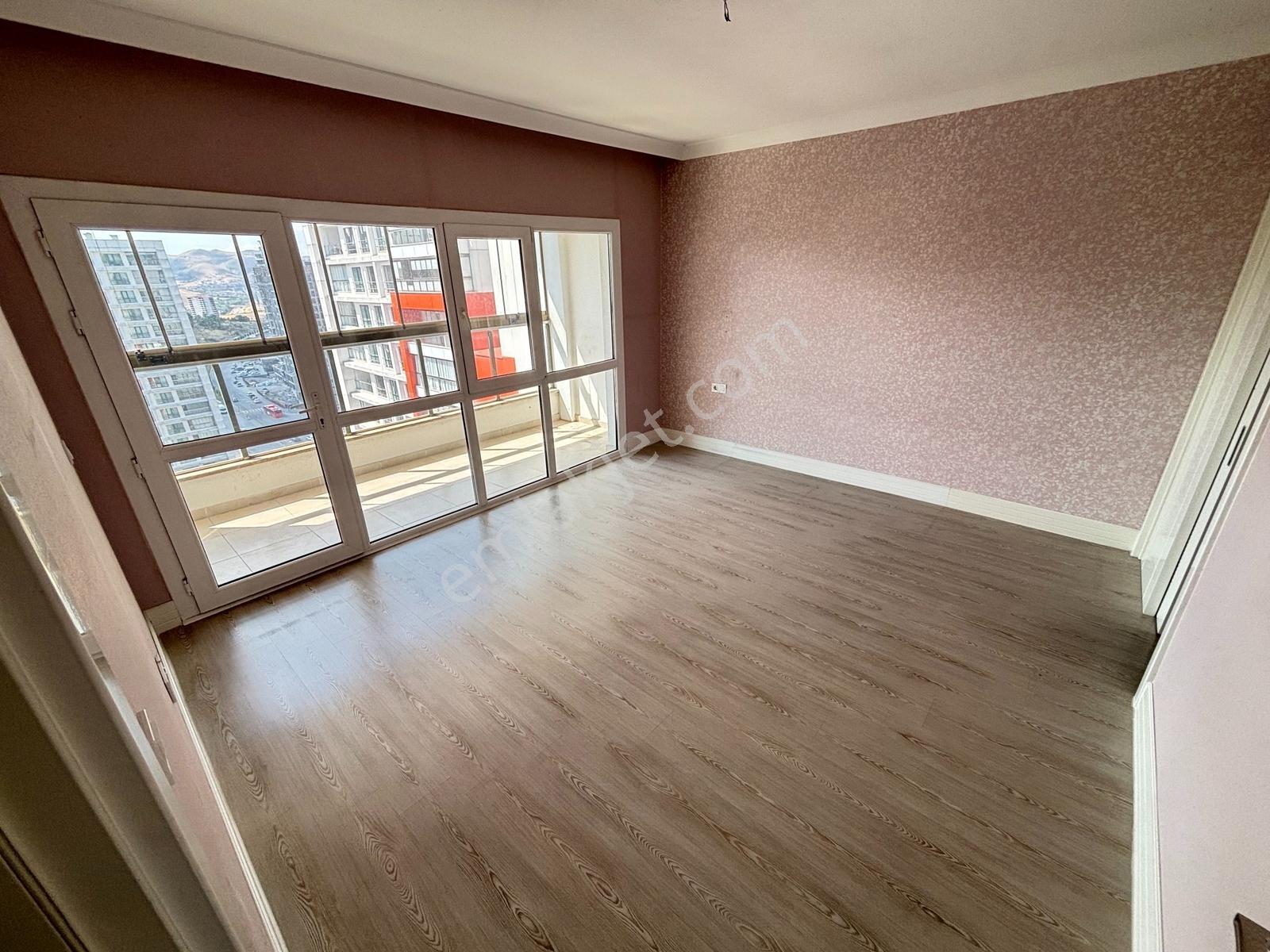 Güvenlikli Sosyal Site Vadikentin En İyi Cephesinde 3+1 Kiralık - Görsel 23