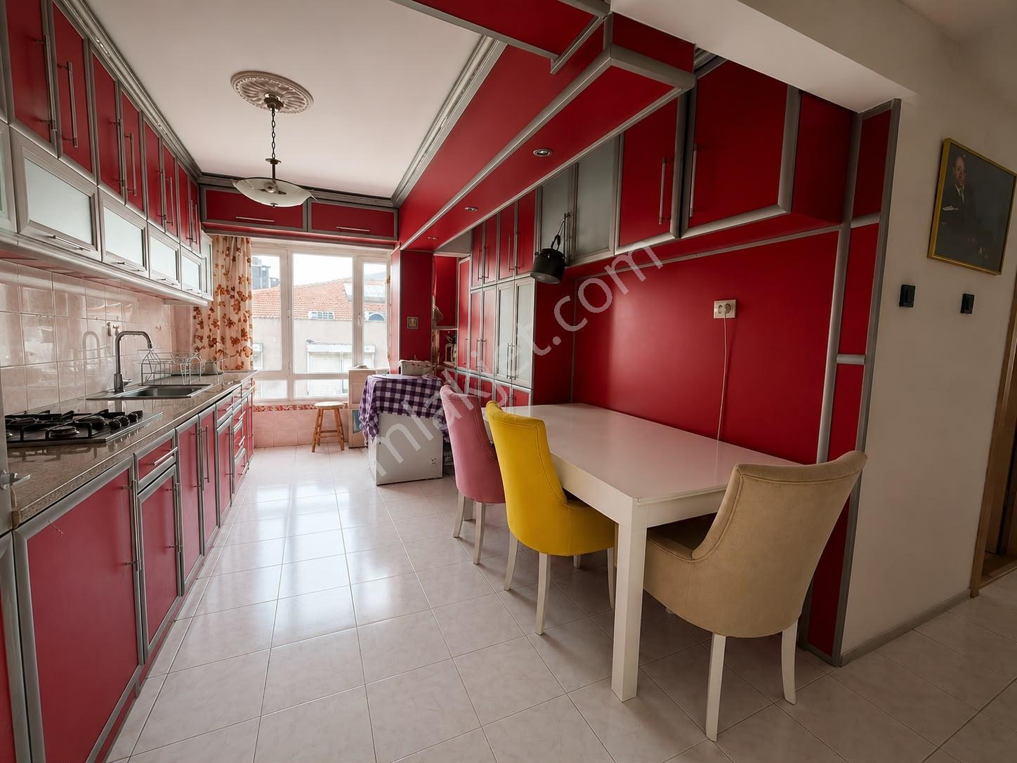 İnönü Cad Hatay Metro Yakını Geniş Ve Ferah 3+1 140 M² Daire - Görsel 6